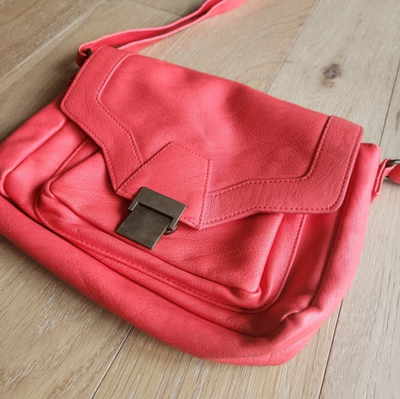 XHILIRATION | Coral colored cross body bag - Picture 5 of 10